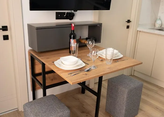 Apartment Sweet - West *